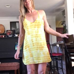 A dress for happy hour 💛